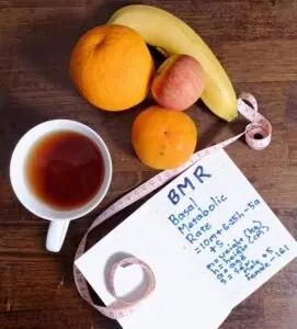 Quantas calorias devo ingerir por dia para emagrecer