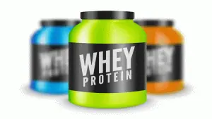 Três potes de whey protein