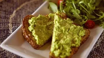 guacamole com torrada