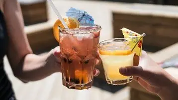 drinks Álcool atrapalha a hipertrofia