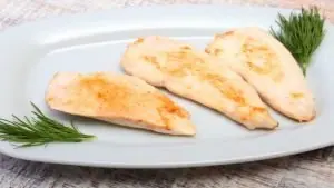 foto de peito de frango, uma otima fonte de proteina