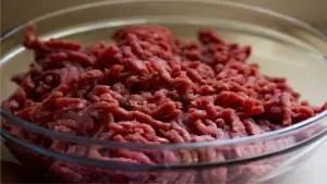 Sopa de brócolis com carne moída