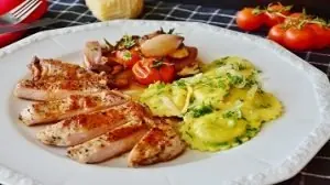 É importante comer proteína suficiente, na dieta para ganhar massa muscular.