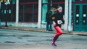 atleta correndo na rua