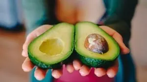 Abacate: boa fonte de gordura na dieta para ganhar massa muscular