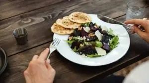 prato com salada