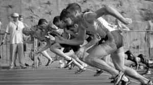 atletas iniciando corrida